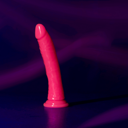 Slanke Realistische Dildo met Zuignap - Glow in the Dark - 8'' / 20 cm - Afbeelding 6