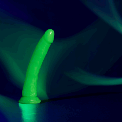 Slanke Realistische Dildo met Zuignap - Glow in the Dark - 9'' / 22,5 cm - Afbeelding 6